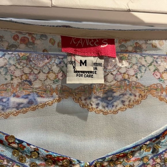 Beautiful blouse - Picture 4 of 4